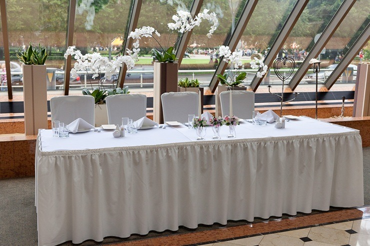 Viesnīca «Radisson Blu Rīdzene» aicina svinētājus uz restorānu «Piramīda» 389092