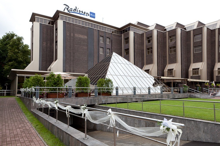 Viesnīca «Radisson Blu Rīdzene» aicina svinētājus uz restorānu «Piramīda» 389096