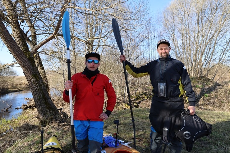 Latvijas airēšanas maratonu čempionāta posms uz Maltas upes Rēzeknes novadā piesaista kuplu sportisku skaitu. Foto: Estravel Latvia 389642