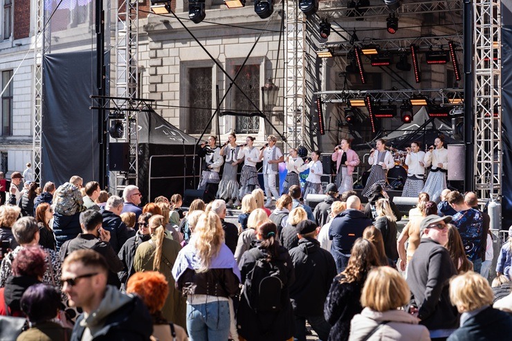 Vecrīgas festivāls pulcē tūkstošus un ieskandina sezonas sākumu 390222