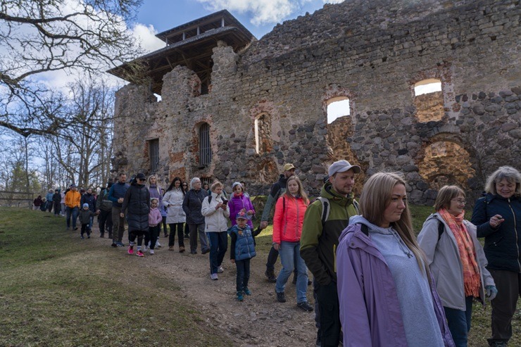 Zinātkārie dodas pārgājienā «Raunas baltais miers un zaļais siers» 390305