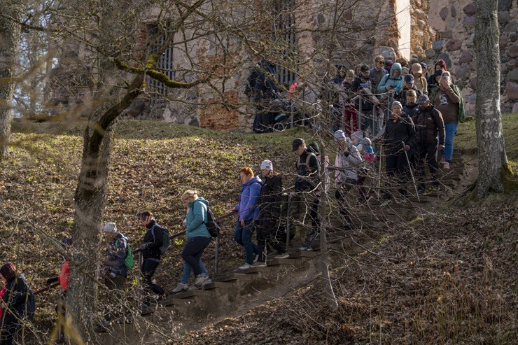 Zinātkārie dodas pārgājienā «Raunas baltais miers un zaļais siers» 390306