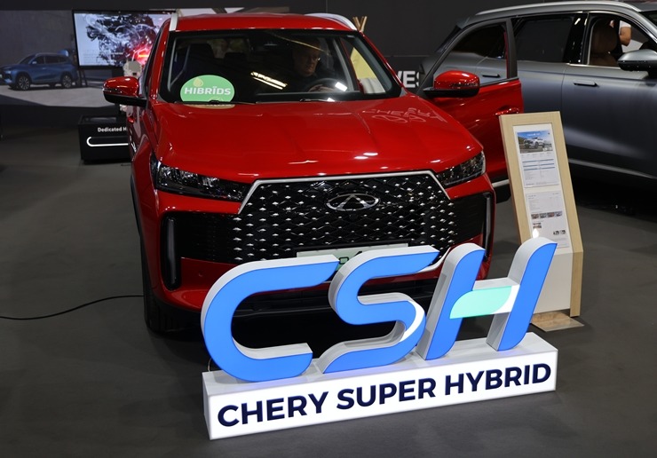 Ķīpsalā pulcējas auto fani uz starptautisko autoindustrijas izstādi 2026 390438