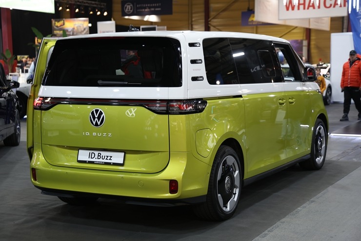 Ķīpsalā pulcējas auto fani uz starptautisko autoindustrijas izstādi 2026 390424