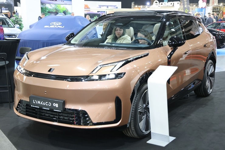 Ķīpsalā pulcējas auto fani uz starptautisko autoindustrijas izstādi 2026 390451
