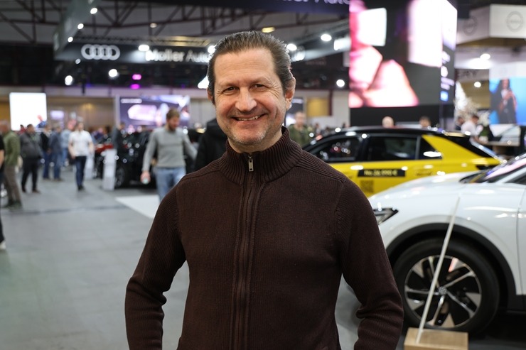 Ķīpsalā pulcējas auto fani uz starptautisko autoindustrijas izstādi 2026 390460