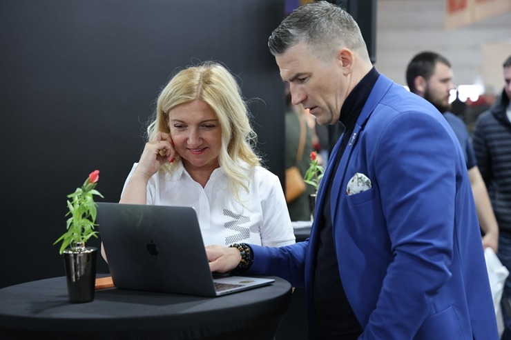 Ķīpsalā pulcējas auto fani uz starptautisko autoindustrijas izstādi 2026 390468