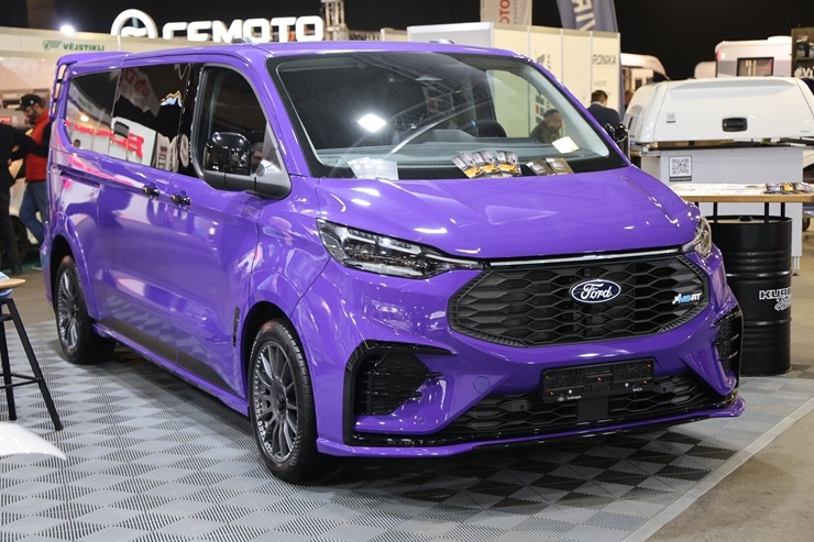 Ķīpsalā pulcējas auto fani uz starptautisko autoindustrijas izstādi 2026 390474