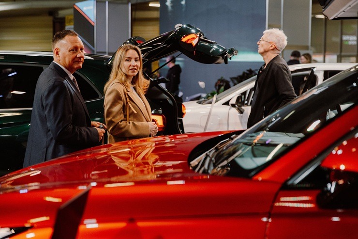 Autoizstādē Ķīpsalā prezentē «XPENG P7+» un MG jaunos modeļus 390581
