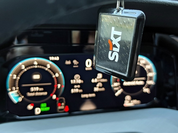 Sadarbībā ar auto nomu «SIXT Latvija» ceļojam pavasarī - VW Golf Variant no 24 eiro dienā 390607