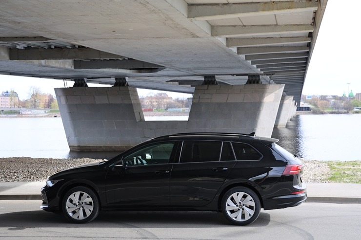 Sadarbībā ar auto nomu «SIXT Latvija» apceļojam Rīgu - VW Golf Variant no 24 eiro dienā 390672