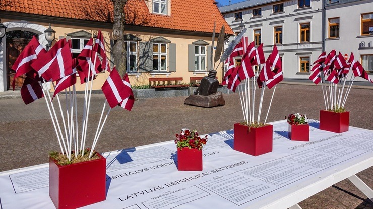 Latvijas Neatkarības atjaunošanas dienas svētku noskaņa Ventspilī 390792