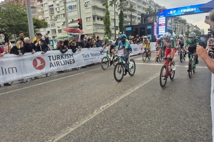 «Presidential Cycling Tour of Türkiye» dalībnieki noslēdz Antālijas posmus 390961