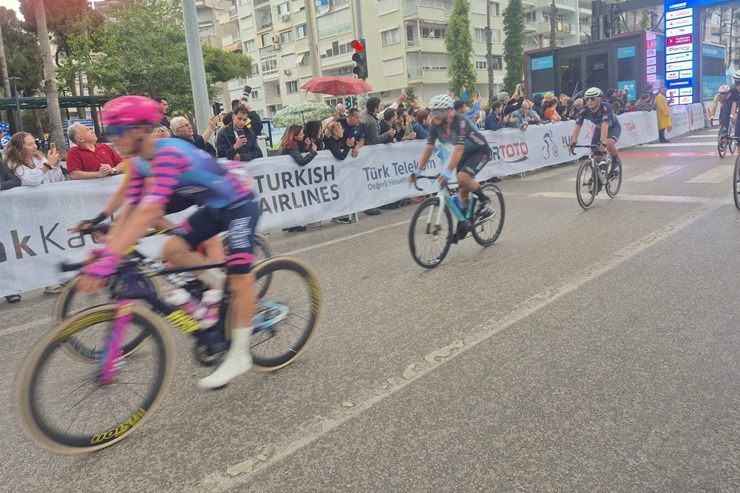«Presidential Cycling Tour of Türkiye» dalībnieki noslēdz Antālijas posmus 390962