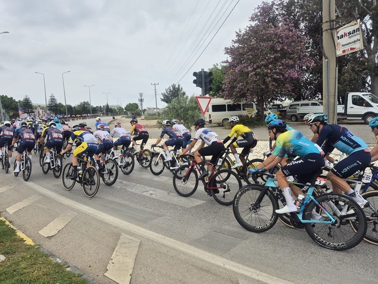 «Presidential Cycling Tour of Türkiye» dalībnieki noslēdz Antālijas posmus 390951