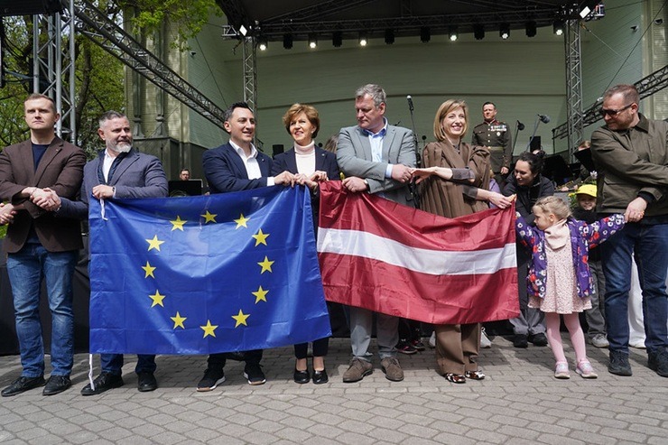 Rīgā, Vērmanes dārzā atzīmē Eiropas dienu 391410