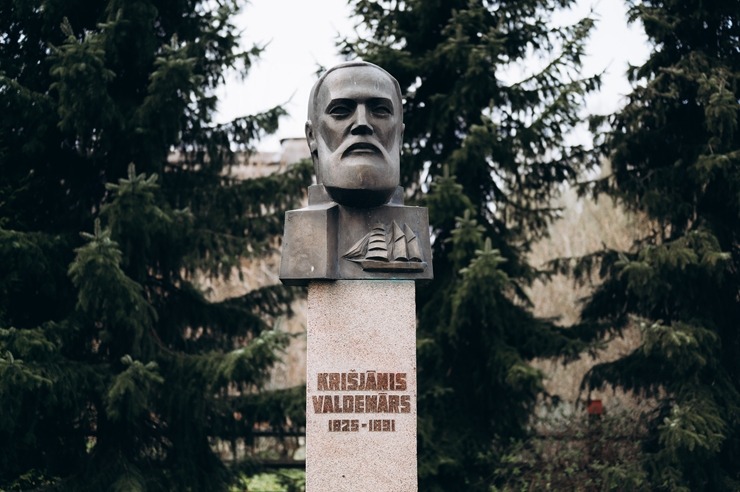 Gids Jānis Zariņš piedāvā izzinošu pārgājienu «Ainažiem–100». Foto: Lauma Dūmiņa (Foto feja) 391483