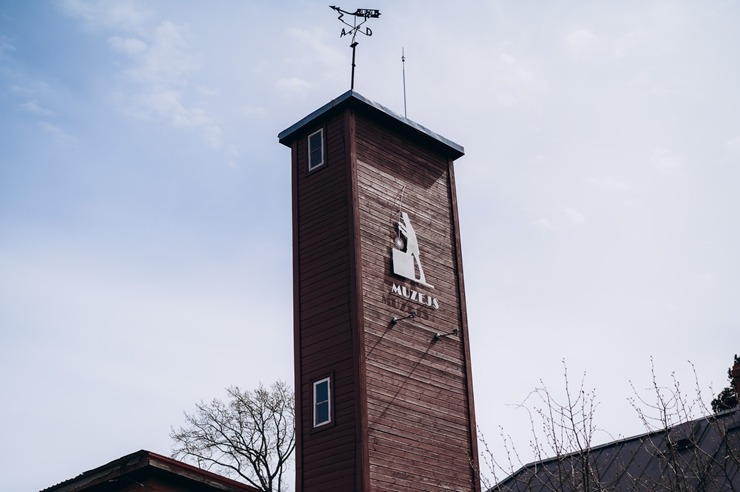 Gids Jānis Zariņš piedāvā izzinošu pārgājienu «Ainažiem–100». Foto: Lauma Dūmiņa (Foto feja) 391488