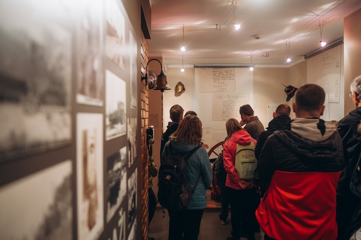 Gids Jānis Zariņš piedāvā izzinošu pārgājienu «Ainažiem–100». Foto: Lauma Dūmiņa (Foto feja) 391490