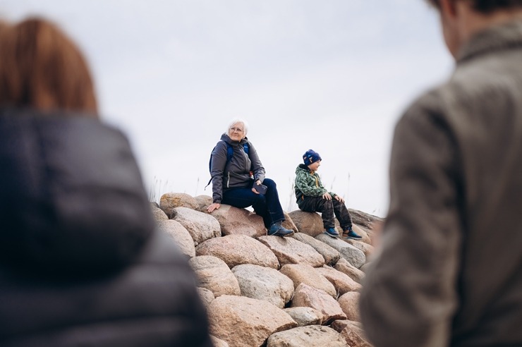 Gids Jānis Zariņš piedāvā izzinošu pārgājienu «Ainažiem–100». Foto: Lauma Dūmiņa (Foto feja) 391469