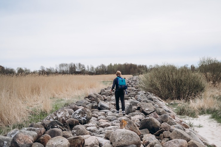 Gids Jānis Zariņš piedāvā izzinošu pārgājienu «Ainažiem–100». Foto: Lauma Dūmiņa (Foto feja) 391473