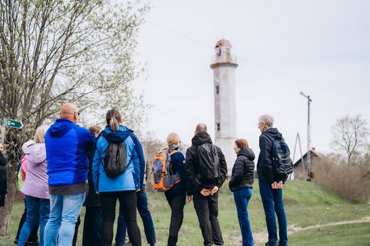 Gids Jānis Zariņš piedāvā izzinošu pārgājienu «Ainažiem–100». Foto: Lauma Dūmiņa (Foto feja) 391475
