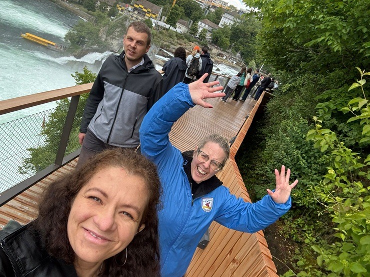Reinas ūdenskritums Šveicē pārsteidz ar savu varenību 391829