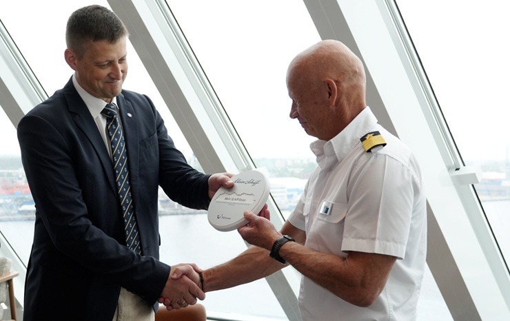 Rīgas ostā sagaida 333 metru garo «Mein Schiff Relax» – lielāko kruīza kuģi ostas vēsturē 391922