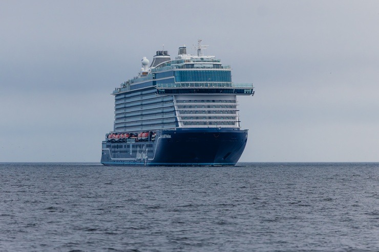 Rīgas ostā sagaida 333 metru garo «Mein Schiff Relax» – lielāko kruīza kuģi ostas vēsturē 391906