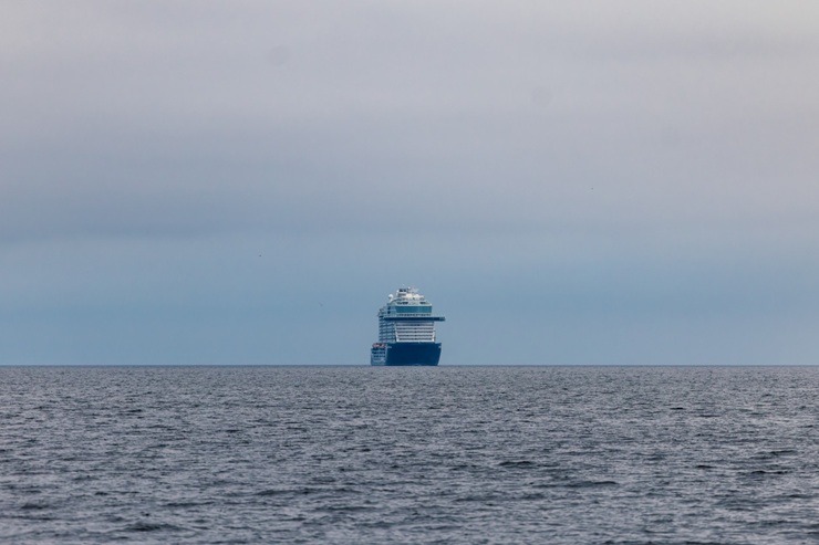 Rīgas ostā sagaida 333 metru garo «Mein Schiff Relax» – lielāko kruīza kuģi ostas vēsturē 391907