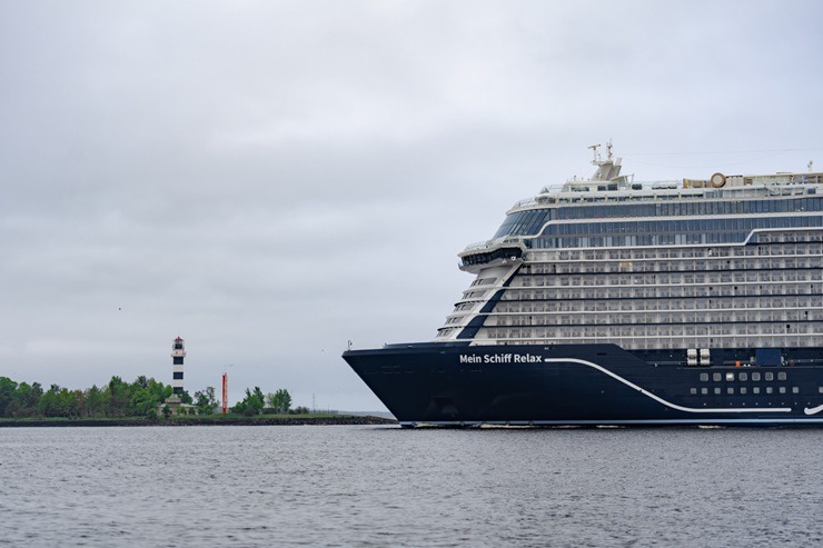 Rīgas ostā sagaida 333 metru garo «Mein Schiff Relax» – lielāko kruīza kuģi ostas vēsturē 391912