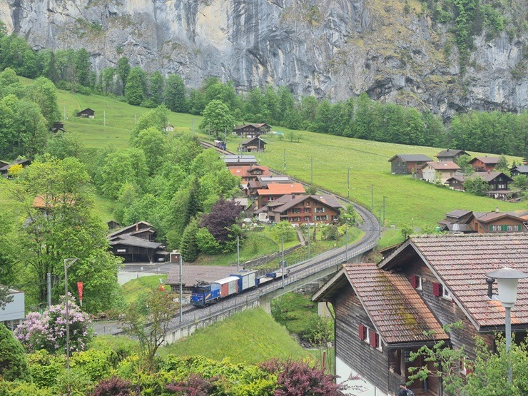 Travelnews.lv dodas uz Lauterbrunnenu un Štaubaha ūdenskritumu Šveicē 392071