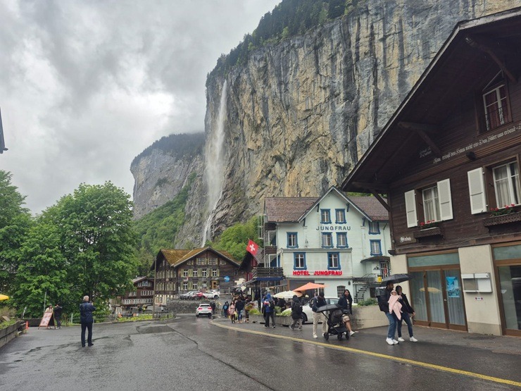 Travelnews.lv dodas uz Lauterbrunnenu un Štaubaha ūdenskritumu Šveicē 392075