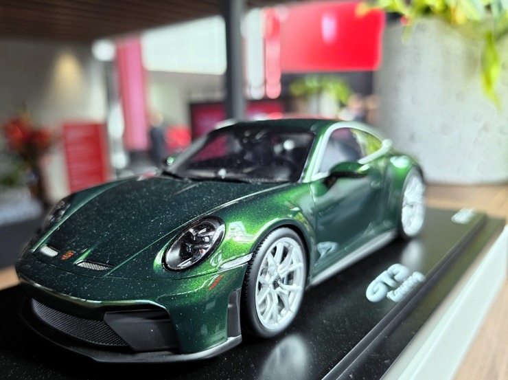 Pārdaugavā tiek atklāts jaunais «Porsche centrs Lidosta» 392397