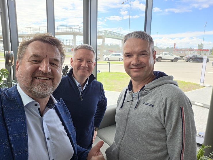 Pārdaugavā tiek atklāts jaunais «Porsche centrs Lidosta» 392409