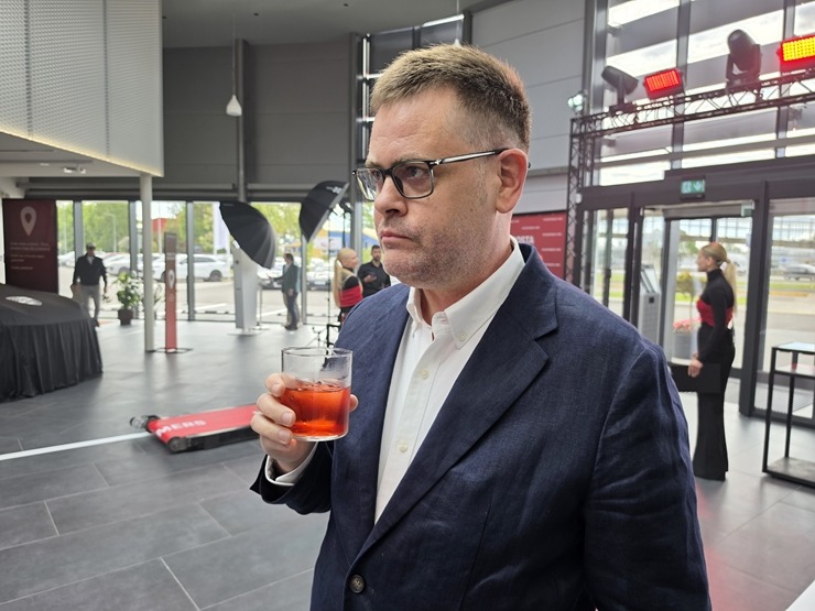Pārdaugavā tiek atklāts jaunais «Porsche centrs Lidosta» 392412