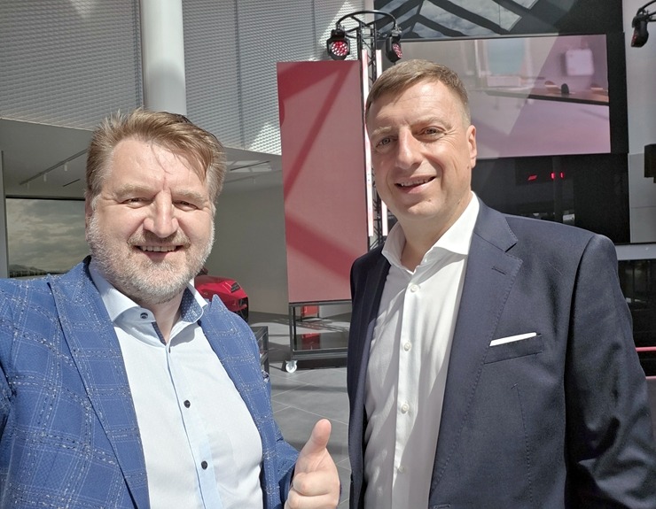Pārdaugavā tiek atklāts jaunais «Porsche centrs Lidosta» 392416