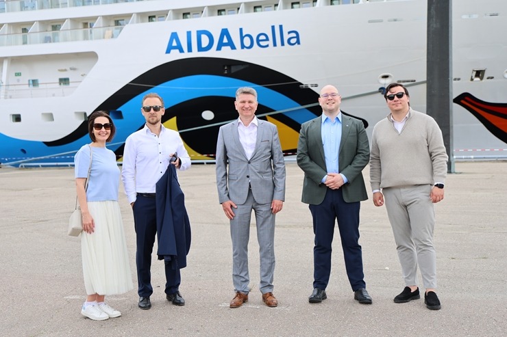 Rīgas ostā pirmo reizi ienāk Vācijas kruīzu kuģis «AIDAbella» no Vācijas ar 2500 tūristiem 393110