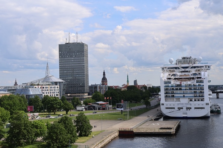 Rīgas ostā pirmo reizi ienāk Vācijas kruīzu kuģis «AIDAbella» no Vācijas ar 2500 tūristiem 393149