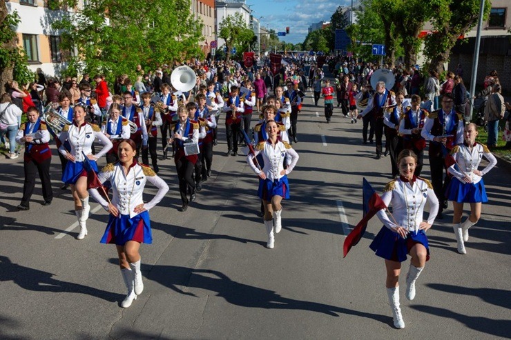 Jelgava ar gājienu un dažādiem pasākumiem svin pilsētas svētkus 393158