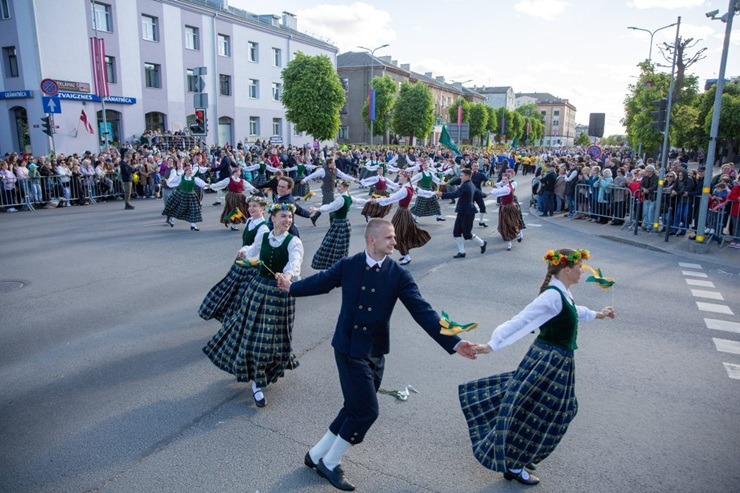 Jelgava ar gājienu un dažādiem pasākumiem svin pilsētas svētkus 393161