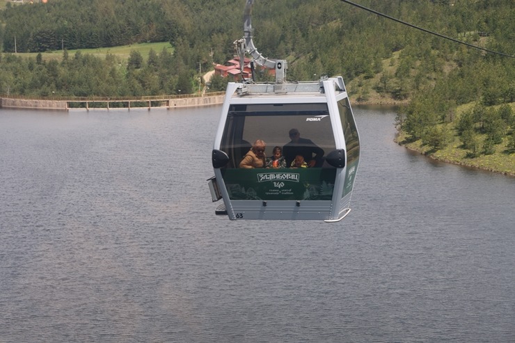 Sadarbībā ar «airBaltic» braucam ar Zlatibor gaisa trošu vagoniņu «Gold Gondola» 9 km garumā 393234