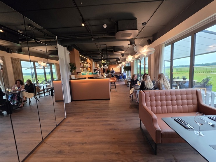 Sadarbībā ar «Sixt Latvia» un «Audi Q5» (no 44 eiro dienā) apmeklējam un izbaudām jauno Ādažu novada restorānu «Aviators» 393919
