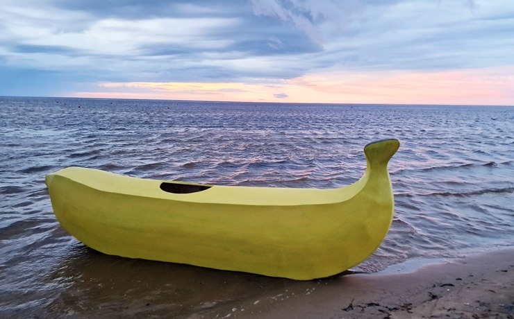 Pie Latvijas Nacionālās operas līdz 30.06. tūristus piesaista vides instalācija «Zem dzeltenās mizas». Foto: Mārtiņš Strubergs 394282