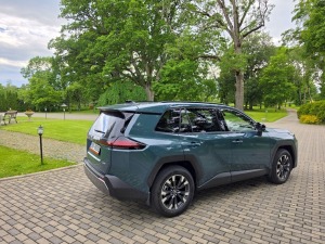 Sadarbībā ar «SIXT Latvia» un «Toyota RAV4» (no 30 eiro dienā) ceļojam uz Skrundas muižu Kuldīgas novadā 16