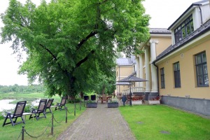 Sadarbībā ar «SIXT Latvia» un «Toyota RAV4» (no 30 eiro dienā) ceļojam uz Skrundas muižu Kuldīgas novadā 9