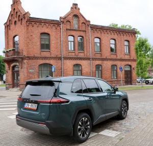 Sadarbībā ar «SIXT Latvia» un «Toyota RAV4» (no 30 eiro dienā) apceļojam Latviju 10