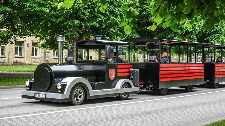 Saulgriežu elpa pilsētvidē – Ventspils Jāņu rotās 394651
