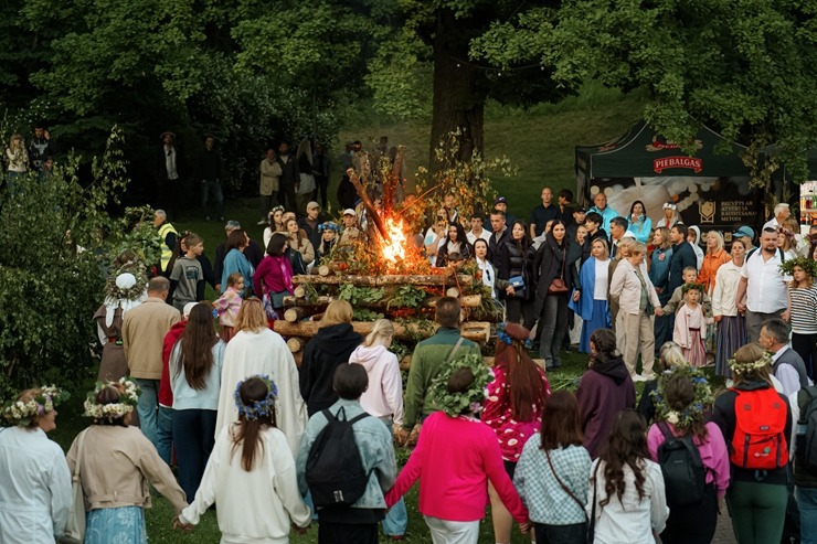 Līgo svētki Siguldas pilsdrupu estrādē ir tradicionāls pasākums. Foto: Zane Magone 394815