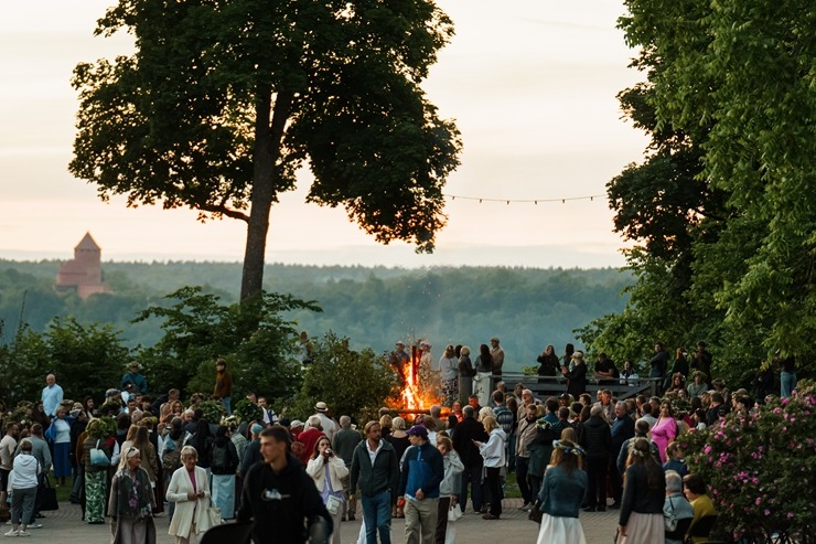 Līgo svētki Siguldas pilsdrupu estrādē ir tradicionāls pasākums. Foto: Zane Magone 394817